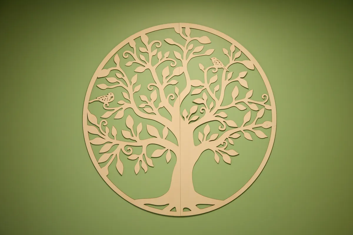 L'arbre de vie au mur de l'espace de soin